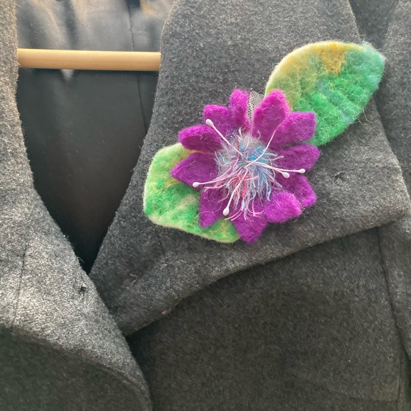 Hand Felted Floral Pins Brooches - Picture 8 of 9